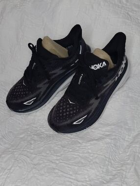 Hoka Clifton 9 Running Shoes Sz 7- Black with White Logos